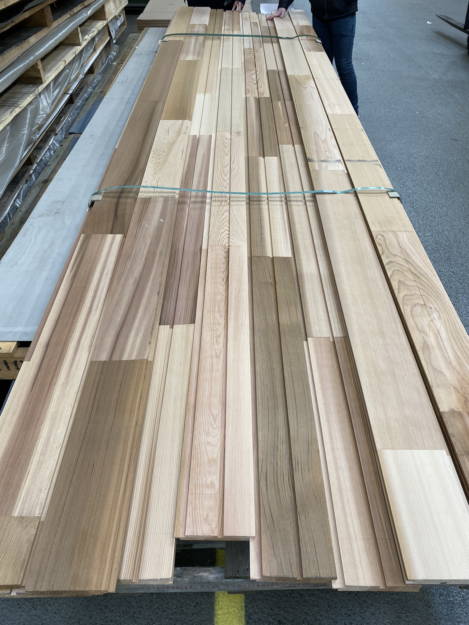 Western Red Cedar, Fingersamlet, Ovnt. 16-18%, 100% PEFC